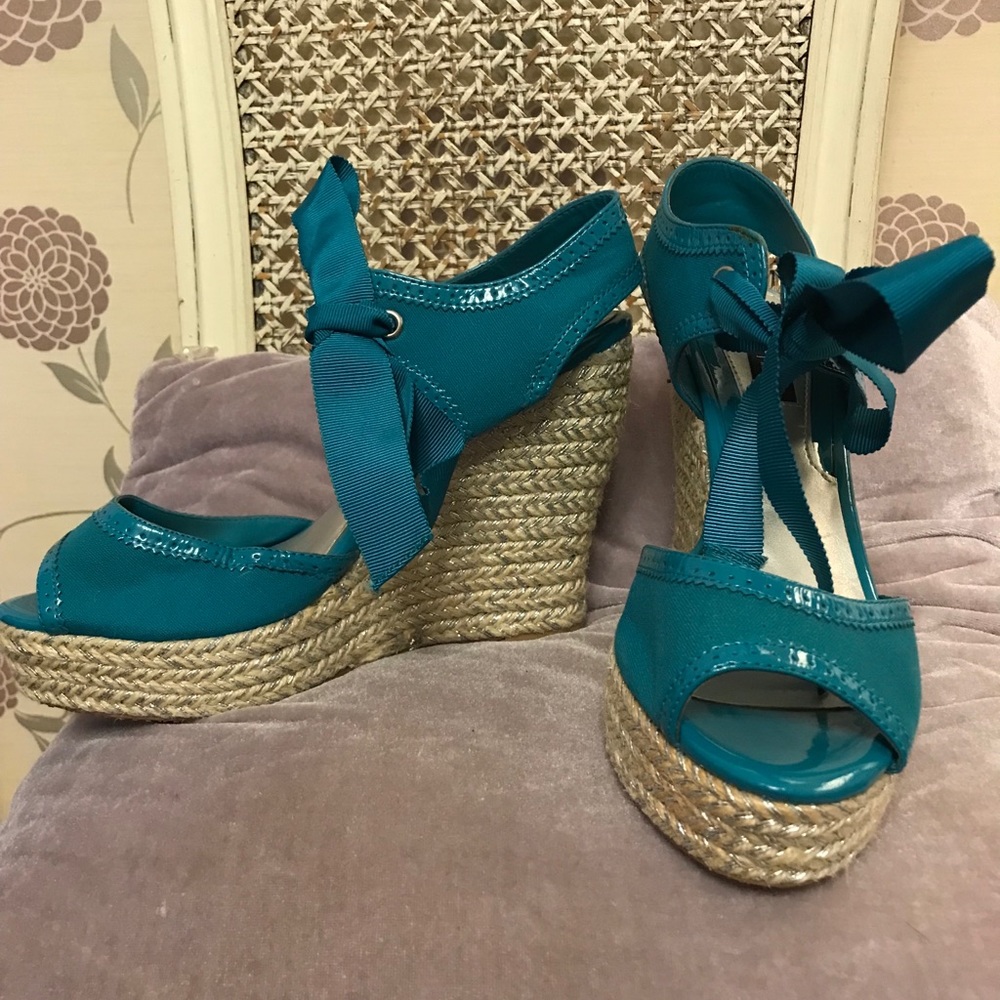 White House black market pretty shoes. Size 8